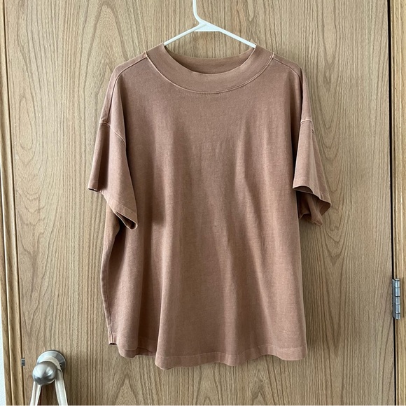 Old Navy Garment Dyed Mock-Neck Easy T-Shirt in Elmwood (taupe/mauve/tan) - Picture 3 of 8